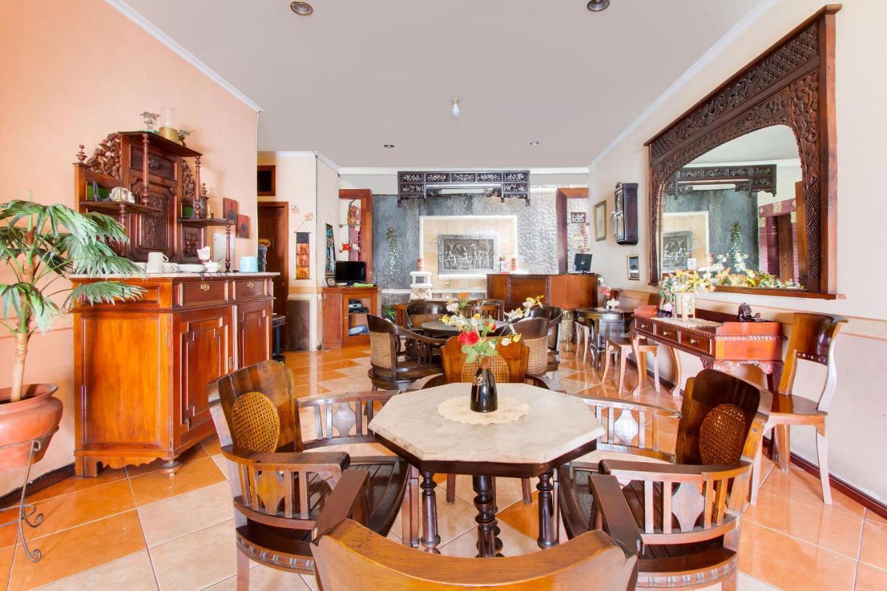 Oyo 3217 The Ts Homestay Malang Eksteriør billede