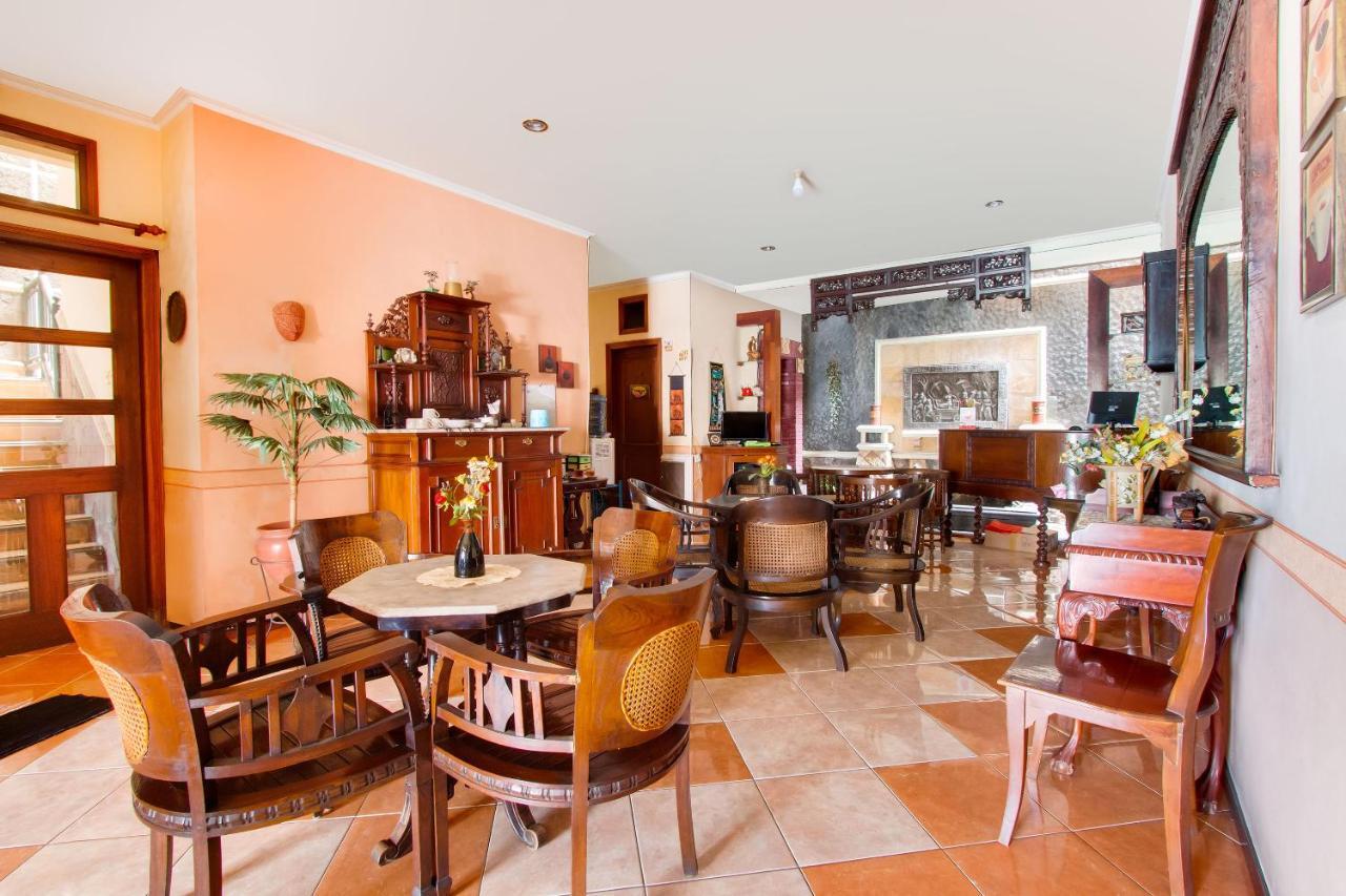 Oyo 3217 The Ts Homestay Malang Eksteriør billede